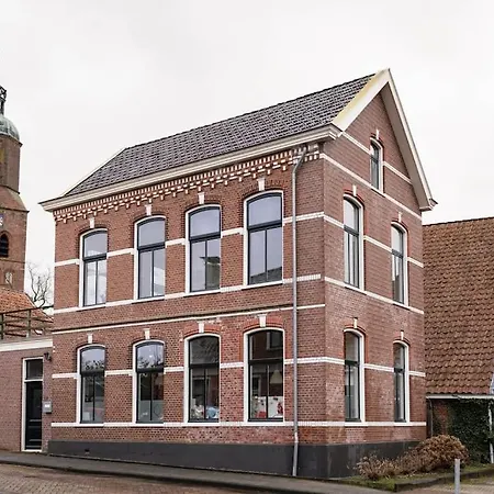 Sfeervol Verblijf In Oude Gemeentehuis Eenrum. Exterior photo